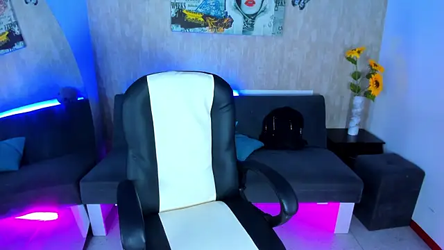 nova sex01 online show from April 4, 8:40 pm