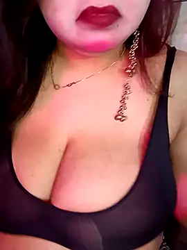 Suhanakhan00 online show from June 19, 8:07 am