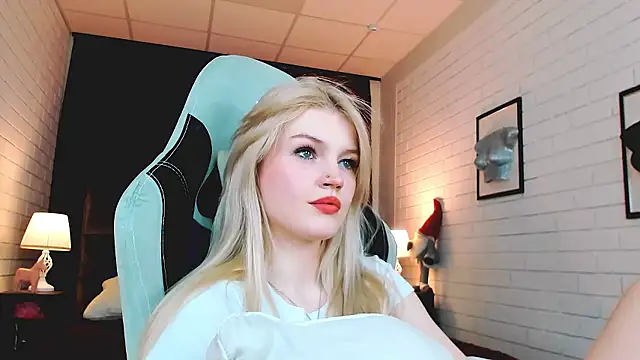 Snapshot of GraceGlamour chatting on December 2, 7:10 am GraceGlamour online show from December 2, 7:10 am