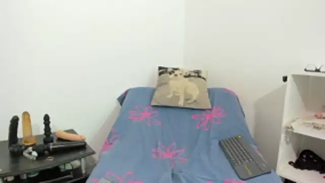 moutbitch online show from October 15, 2:30 pm