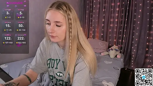 LivyyBossom online show from April 14, 6:30 pm