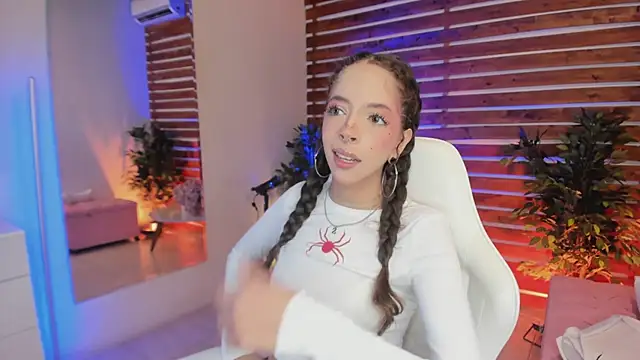 Sapphire Venuss online show from February 19, 1:16 am