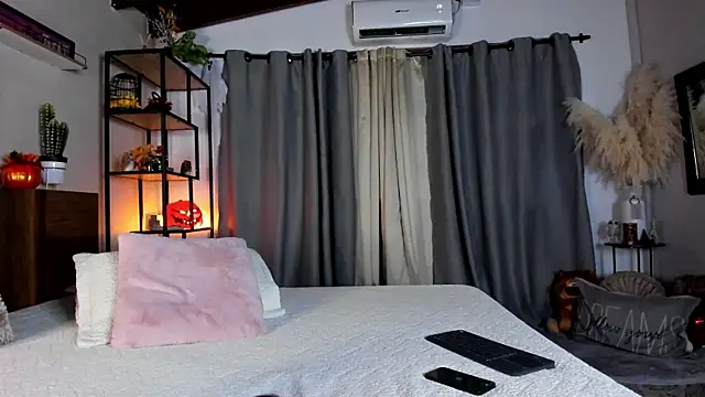 amber maxwell online show from October 29, 8:55 pm