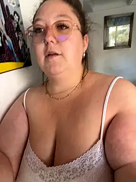 Snapshot of Chloee_Peach chatting on September 26, 5:10 pm Chloee Peach online show from September 26, 5:10 pm