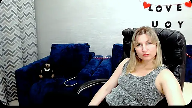 Snapshot of Incredible_Ariela chatting on October 16, 1:36 pm Incredible Ariela online show from October 16, 1:36 pm