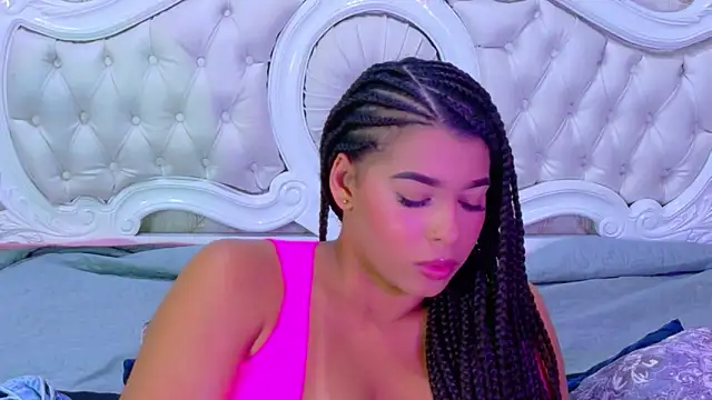 TiaraRosse online show from December 19, 2:31 pm