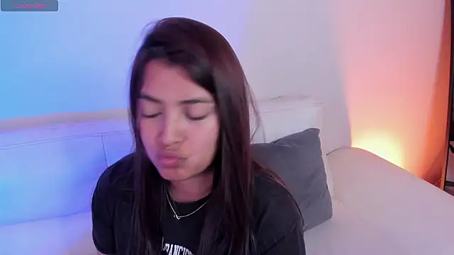 Rebeca Williams  online show from November 18, 2:51 pm