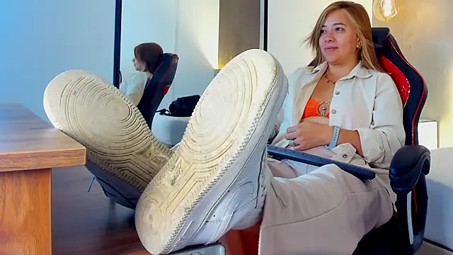 alma fenix online show from November 7, 12:33 pm