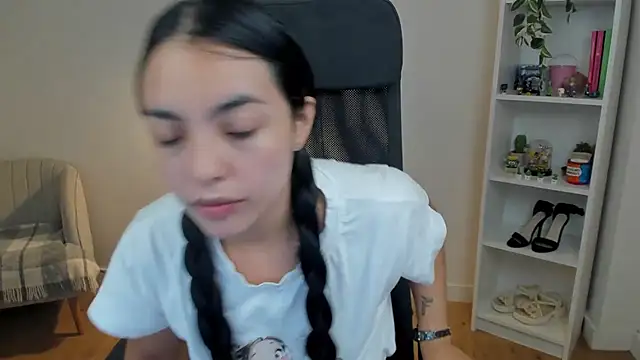  BellaEvans  online show from June 5, 5:00 am