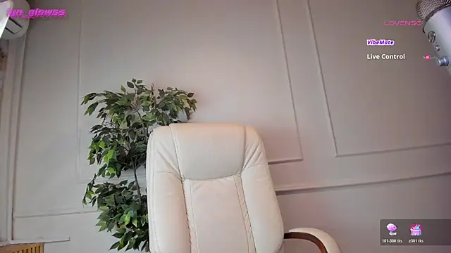 AdalynGlows online show from November 14, 8:09 pm