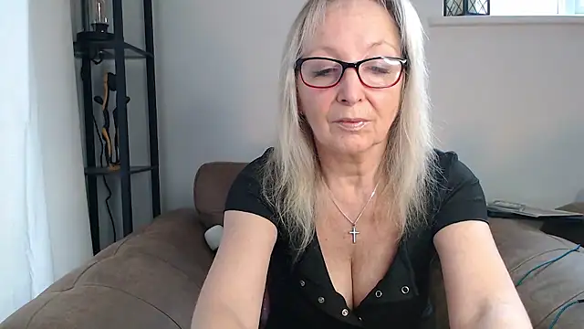 Ladystargazer1966 online show from December 2, 11:00 am