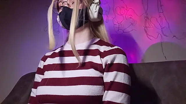 DanaWard online show from February 1, 9:46 pm