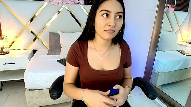 Emelie Ch1 online show from August 4, 5:24 am