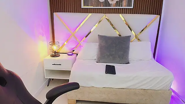 Emelie Ch1 online show from April 10, 7:36 am