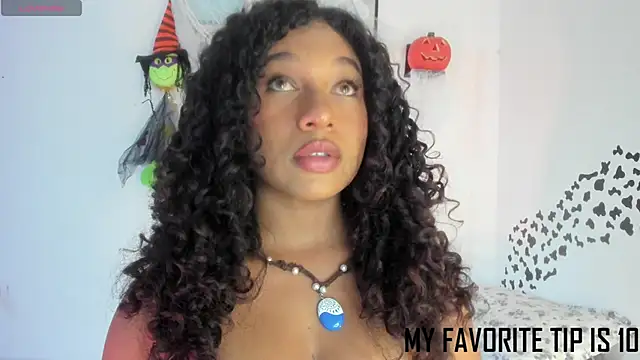 sara sophieee online show from October 31, 6:01 pm