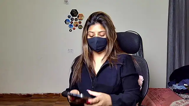 Hoty-Shivangi online show from February 1, 7:12 pm