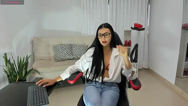 coniie jhons online show from February 13, 12:40 pm