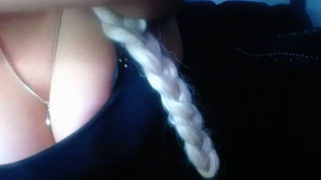 Niquitasparkles online show from April 5, 10:20 pm