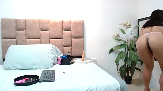 JulieeHabubu online show from April 10, 8:37 pm