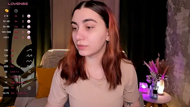 hannacheekss  online show from November 19, 2:22 am