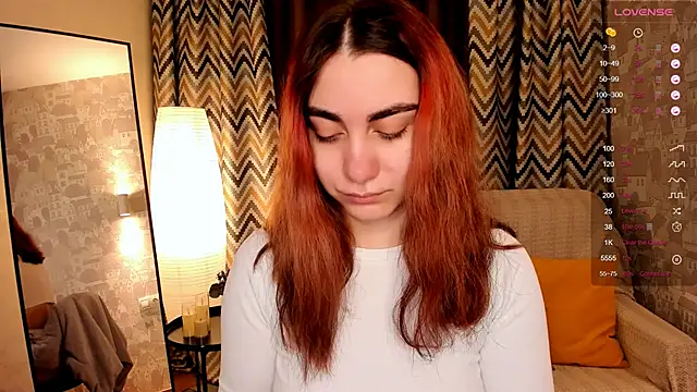 hannacheekss  online show from November 5, 2:06 am