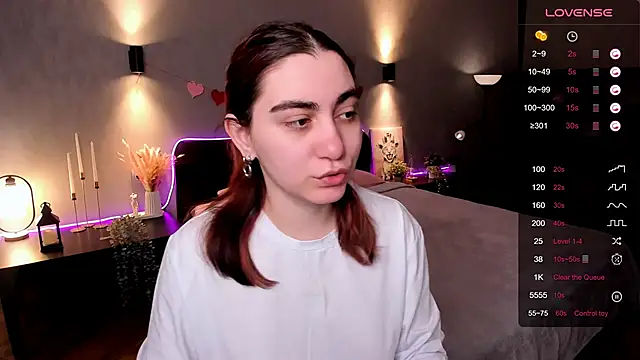 hannacheekss  online show from April 3, 2:20 am