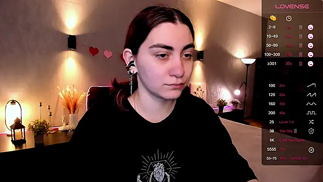 Snapshot of hannacheekss_ chatting on October 2, 2:16 am hannacheekss online show from October 2, 2:16 am