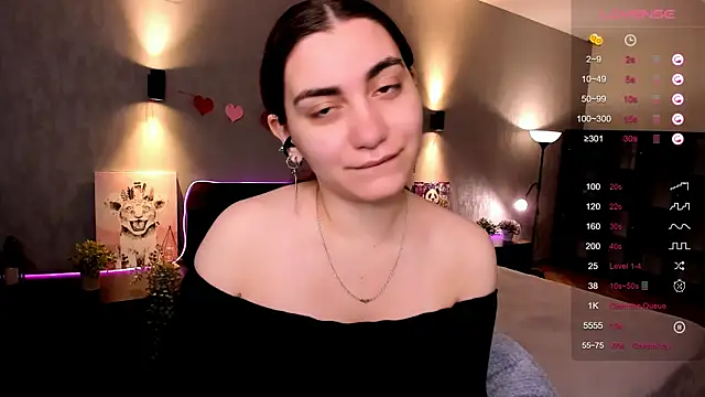 Snapshot of hannacheekss_ chatting on September 12, 2:34 am hannacheekss online show from September 12, 2:34 am