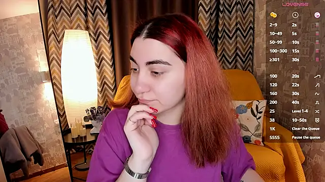 hannacheekss  online show from February 7, 7:12 am