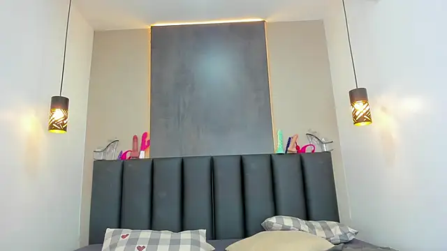 ChanelAdamss  online show from December 15, 8:03 pm