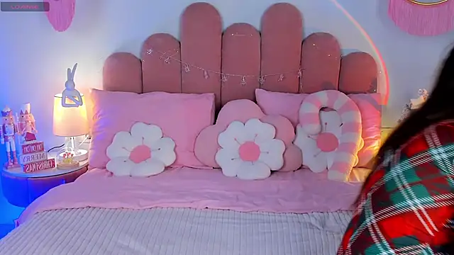 GiaCale online show from December 16, 1:28 pm