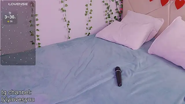 lylylovesyou online show from February 11, 6:15 am