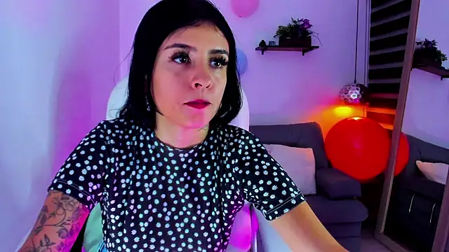 yenny garcia online show from November 4, 6:13 pm