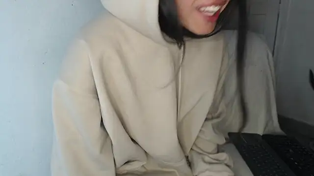 skinny sweet2411 online show from October 10, 5:12 am