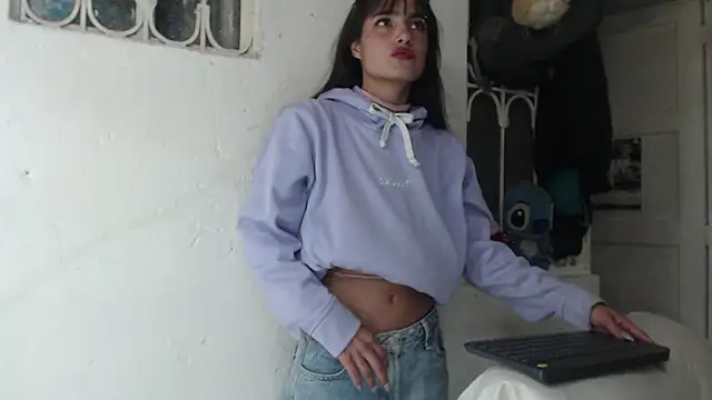 skinny sweet2411 online show from September 13, 11:57 pm