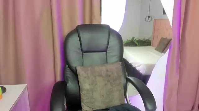 EMALINDA  HILSS online show from February 8, 2:59 am