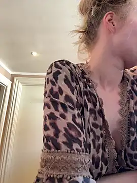 Hr Fru Olsen online show from April 1, 1:41 pm