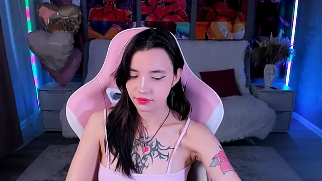 as1an girlfriend online show from April 3, 9:18 am