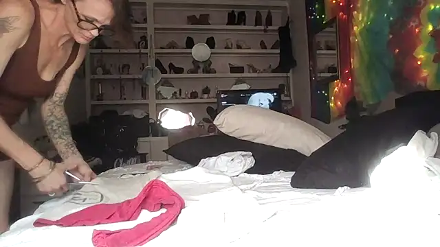 ivylee31 online show from November 17, 7:47 pm