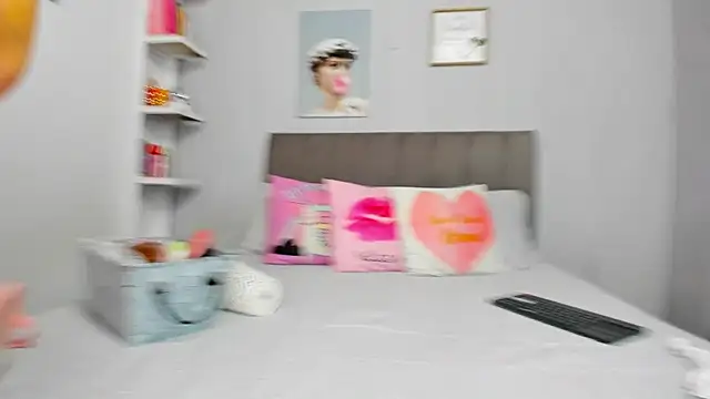 naughtyloverss online show from June 27, 4:02 pm
