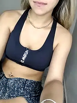 fofinhaa12 online show from April 29, 4:20 pm