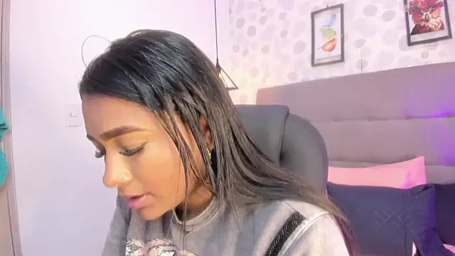 nicole  parker1 online show from March 30, 5:34 pm