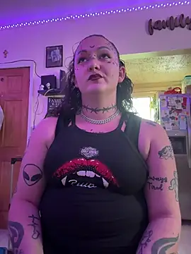 CurvyTrans2002 online show from July 31, 8:21 pm