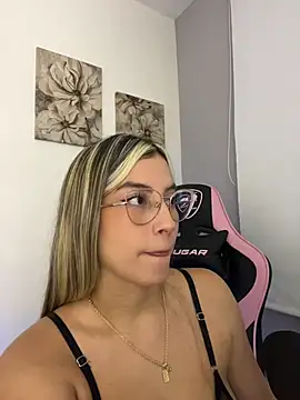 Issabela G1 online show from April 18, 2:47 am