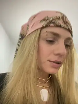 spacegirlll online show from October 28, 5:19 pm