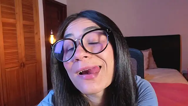 ChloeTurner  online show from March 24, 8:03 pm