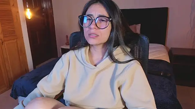 ChloeTurner  online show from February 27, 9:14 pm