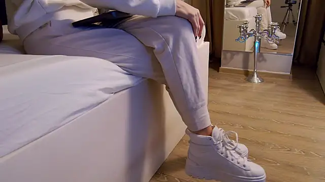 FeetVibe online show from November 12, 8:34 am