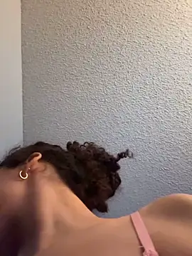 Snapshot of ladylavish chatting on October 4, 5:35 am ladylavish online show from October 4, 5:35 am