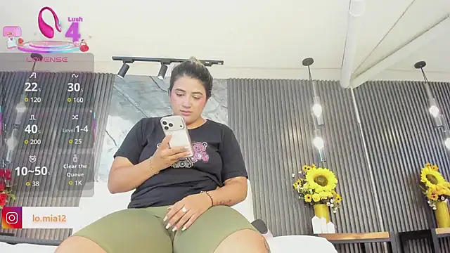 julietha taylor online show from April 18, 2:03 am